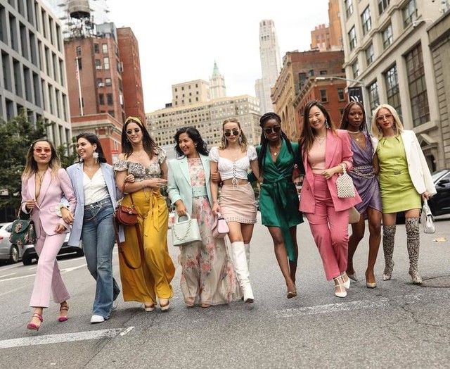women wearing oversized blazers in the streets